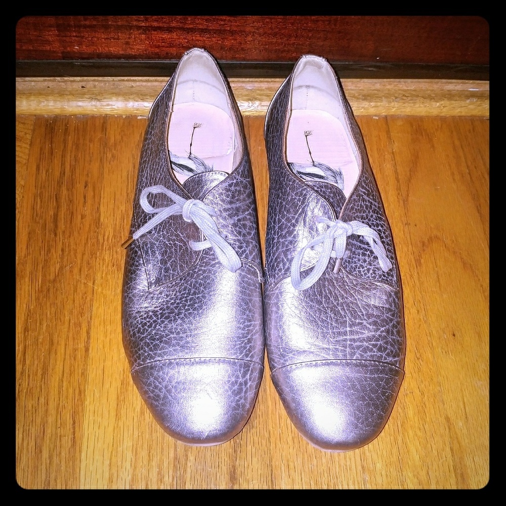 Stunning Ted Baker Distressed Gold Oxfords! 7.5